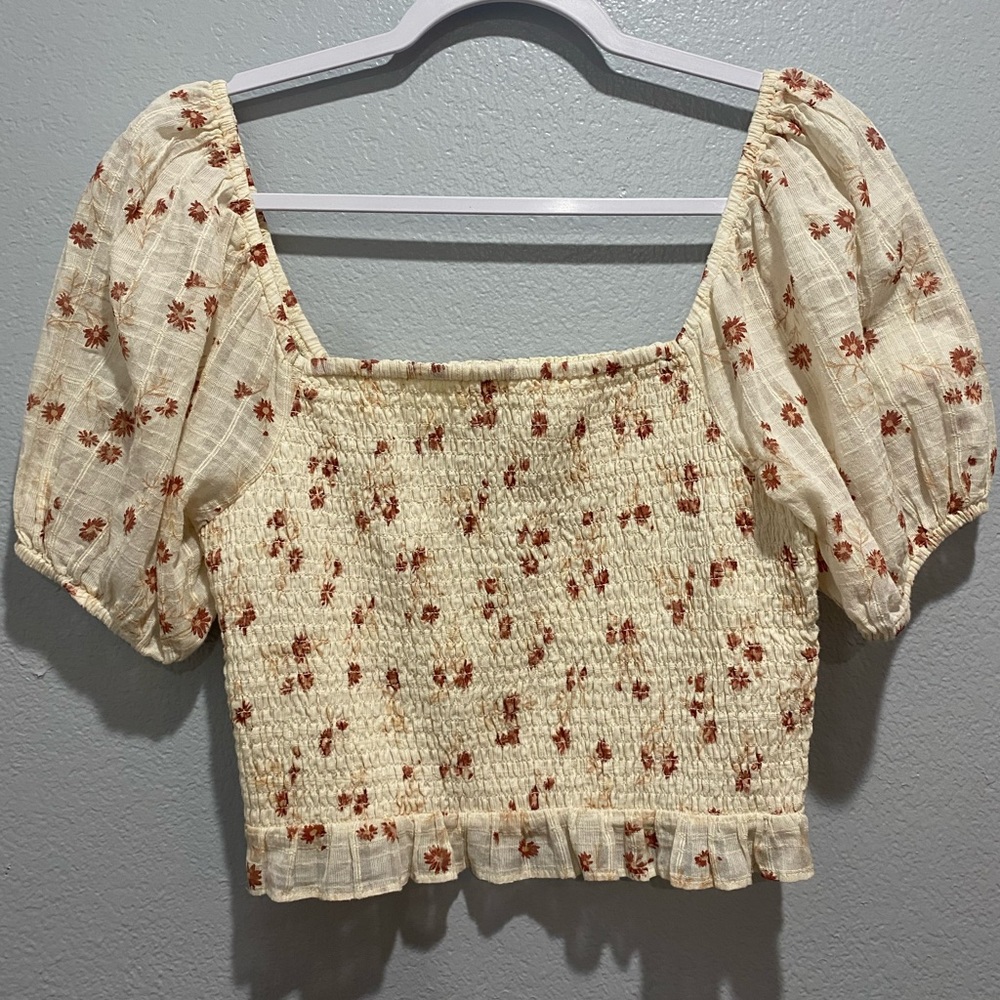 American Eagle Outfitters Cream Floral Short Sleeve Top